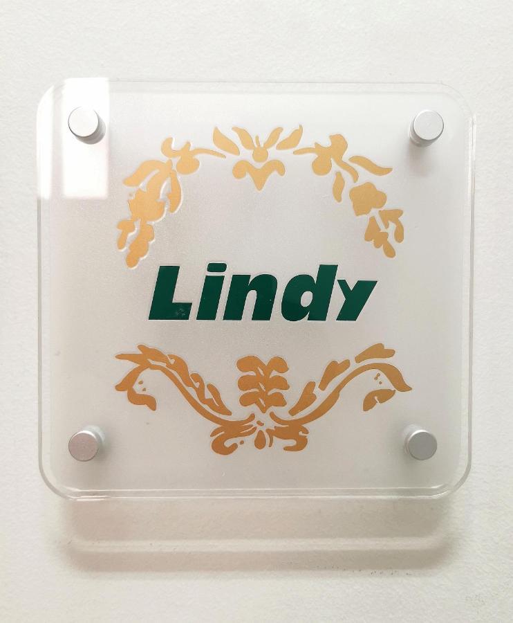 Lindy V Atenas Exterior foto